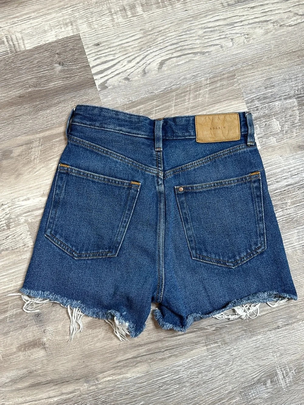 &Denim High Rise Button Fly Frayed Denim Shorts Size 24 (WA-1562)